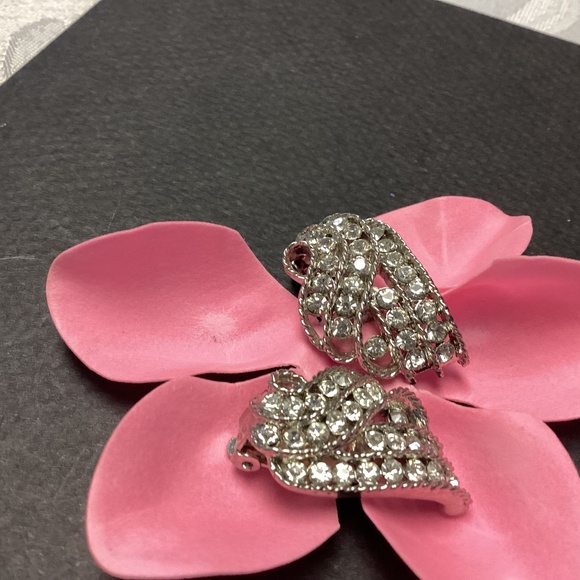 RHINESTONE CLIP STUNNERS EARRINGS. MOMS COLLECTION - Picture 1 of 10